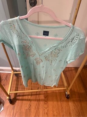 Elite Mint Green Short-Sleeve V-Neck Tee with Stud Embellishments